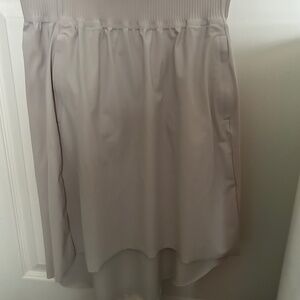 Athleta skirt size XS beige in color